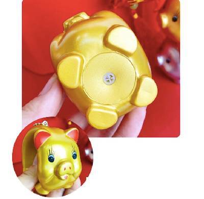 キュッキュ 金豚キーホルダー